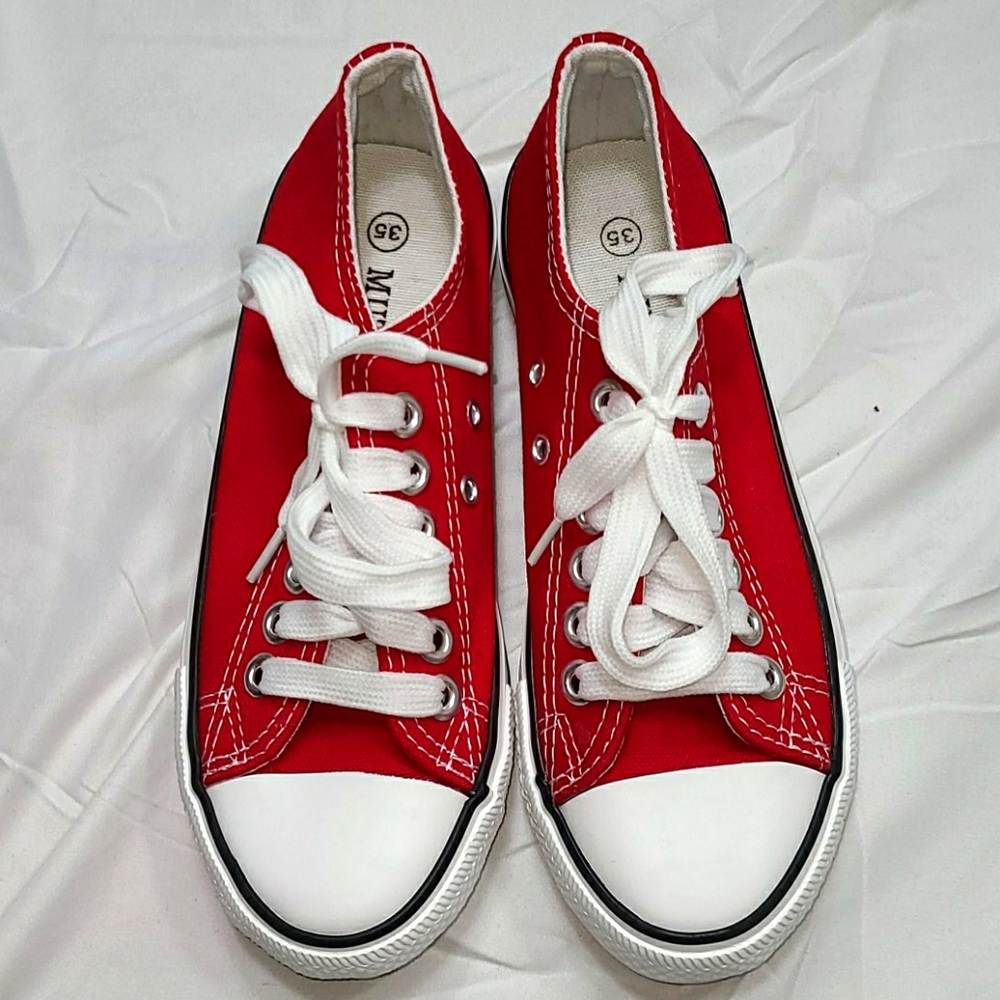 Mutuoni girl's red canvas sneakers